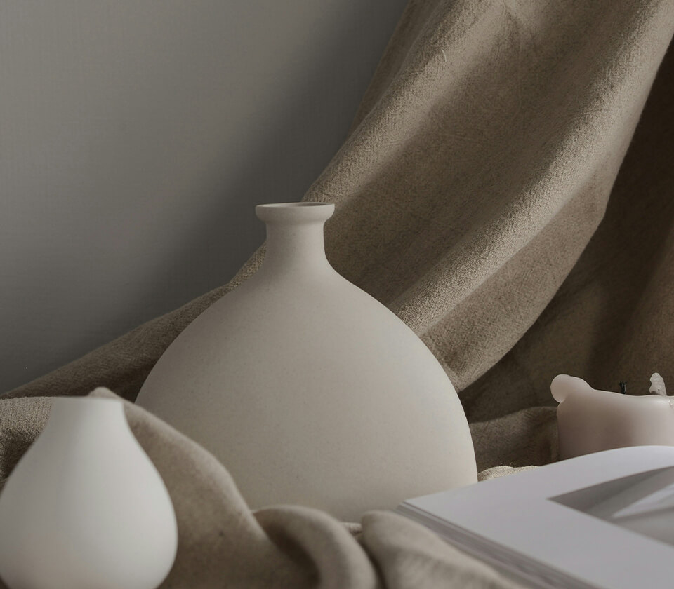 Eine Vase, die genauso modern ist wie das Festgeldkonto der Hypo Tirol Bank, das man online eröffnen & verwalten kann.